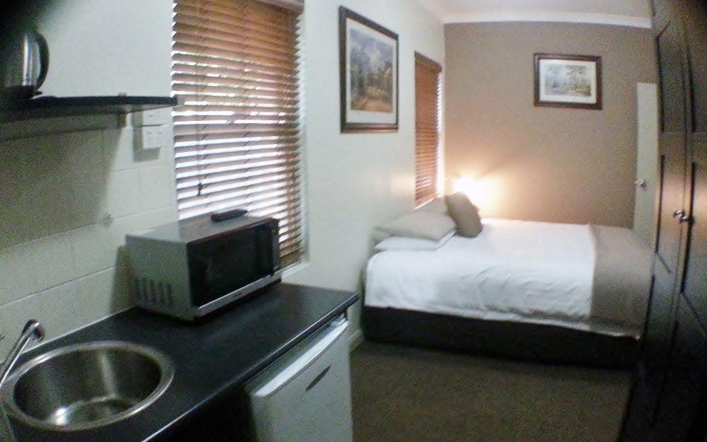 Ashfield Manor Sydney Hotel Exterior photo