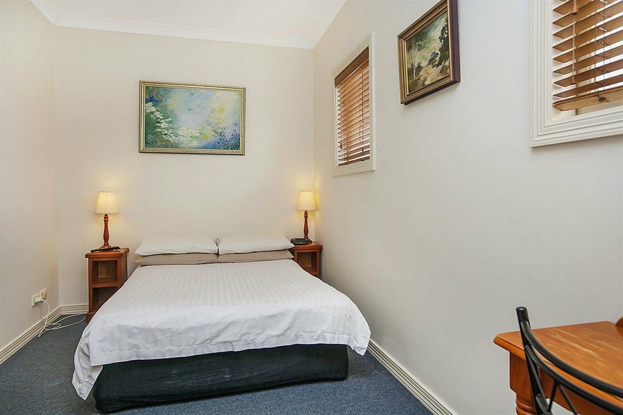 Ashfield Manor Sydney Hotel Exterior photo